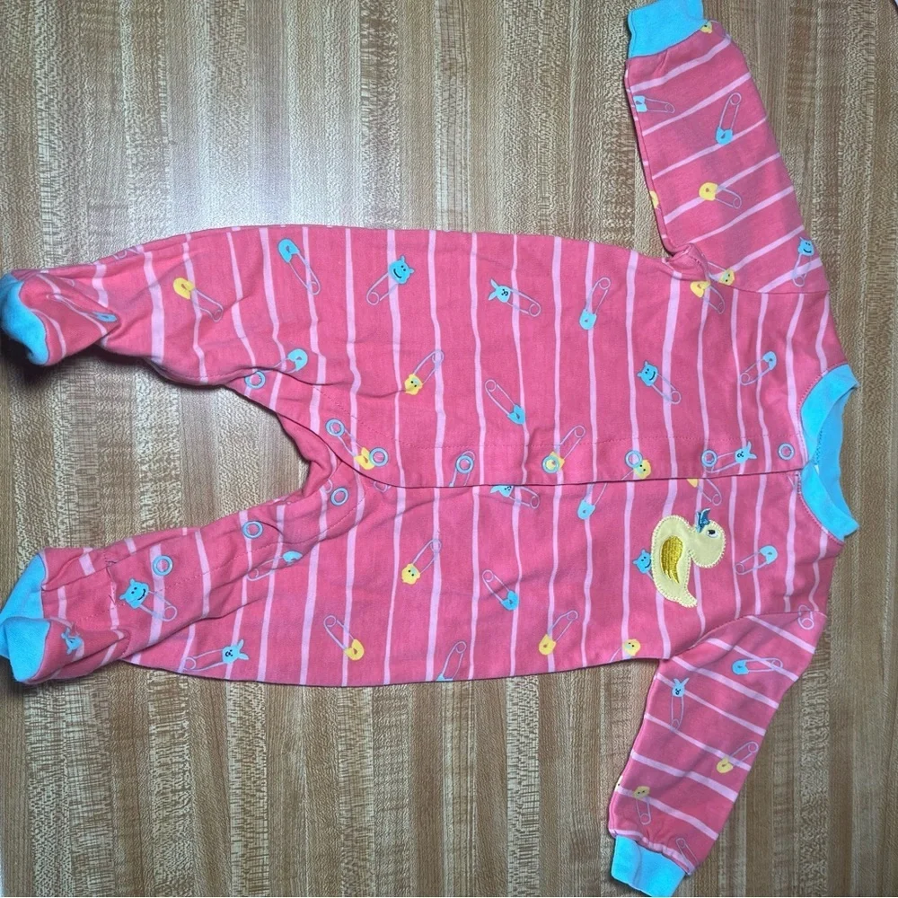 Assorted baby girls Pajamas/onesies Bundle - Picture 9 of 16